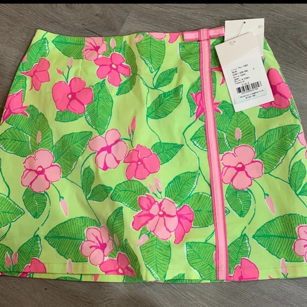 Lilly Pulitzer sweet pistachio green and pink floral skort size 2 “stretch”